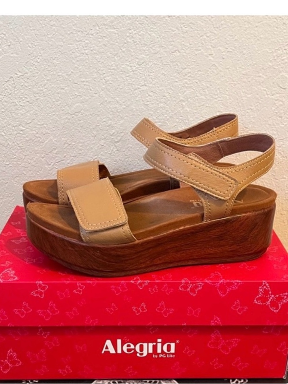 Aleǵria Tan Leather Platform Sandals Comfort Wedge Velcro